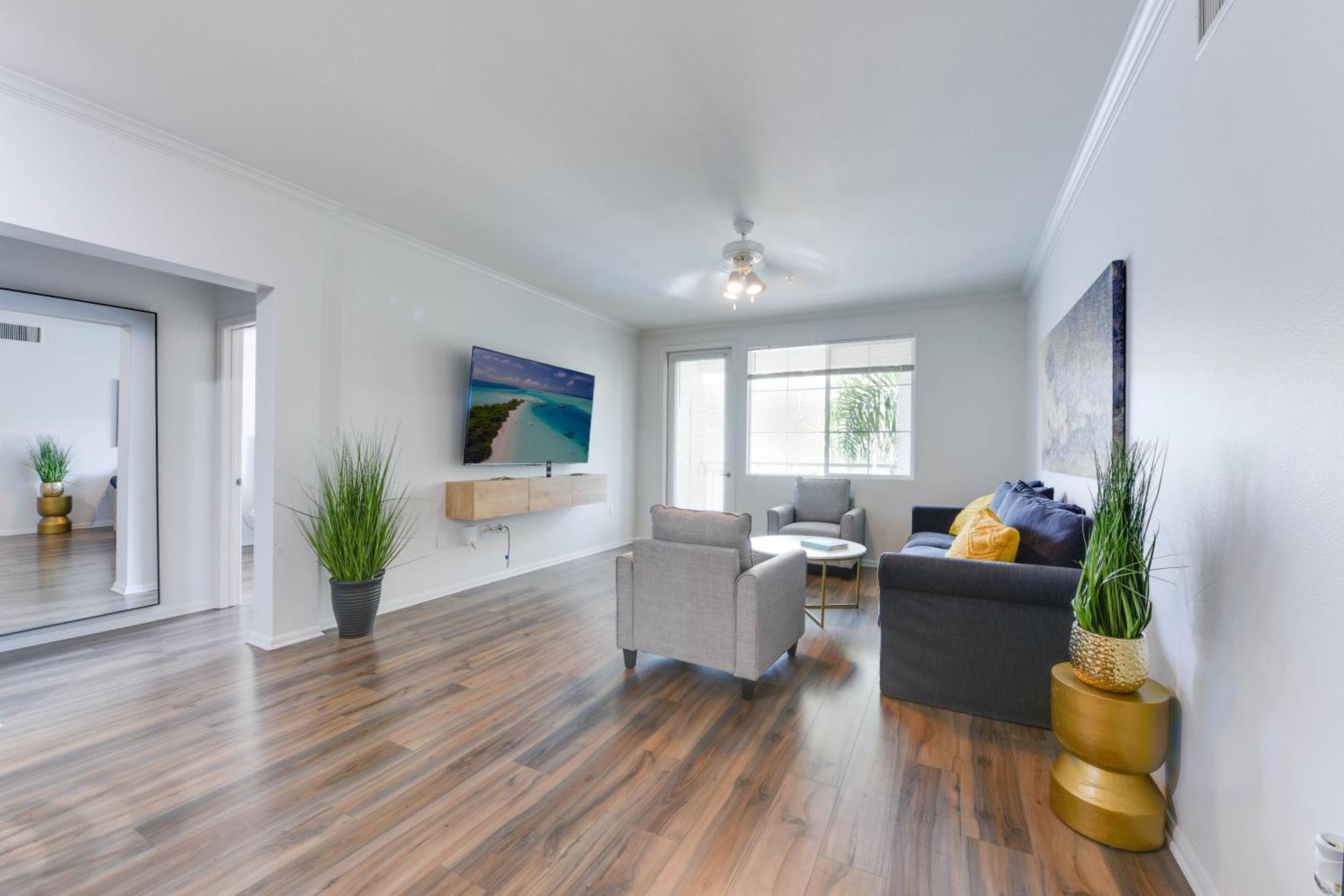 Apartment Spacious, Comfortable, And
