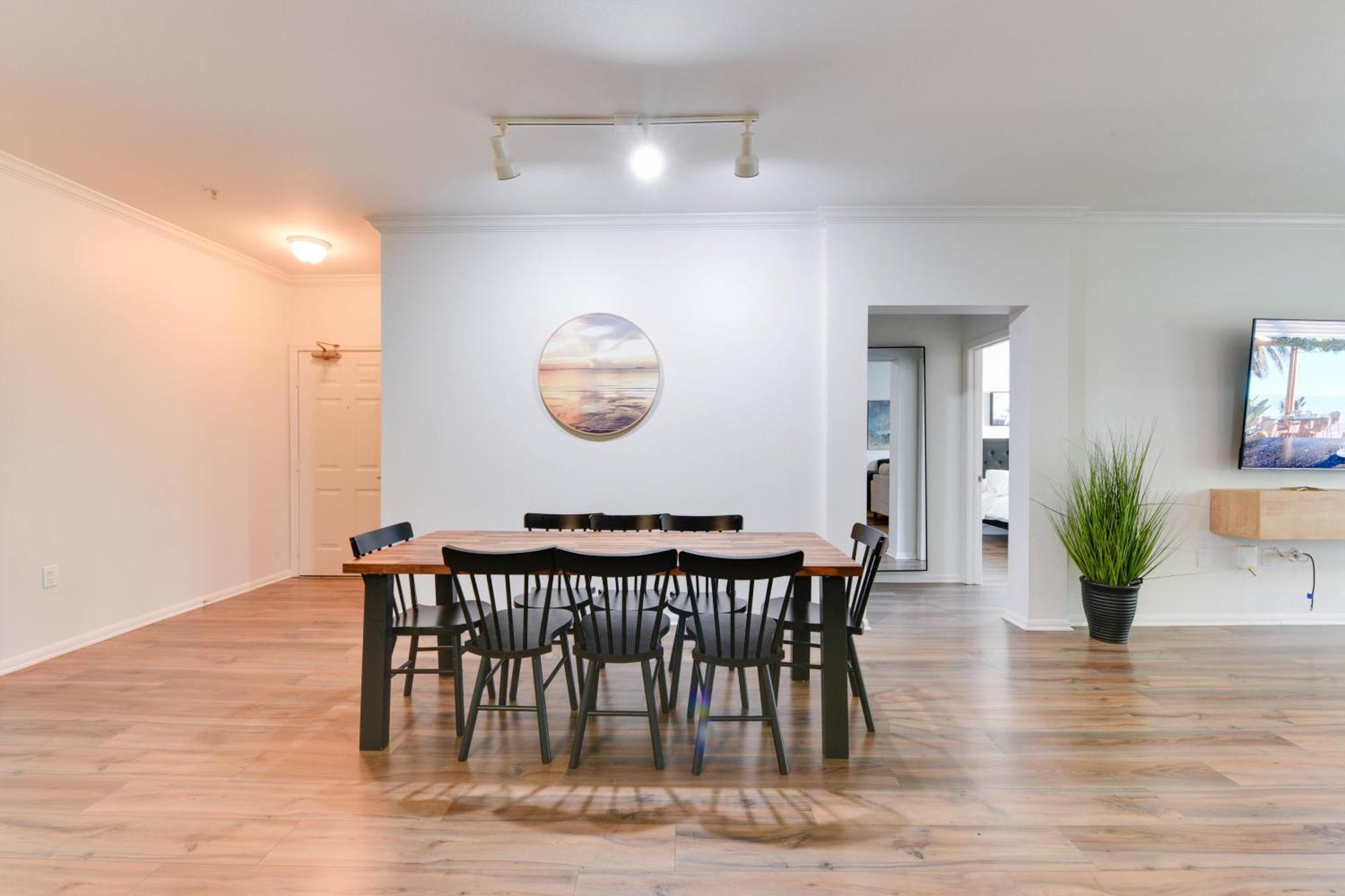 Apartment Spacious, Comfortable, And *