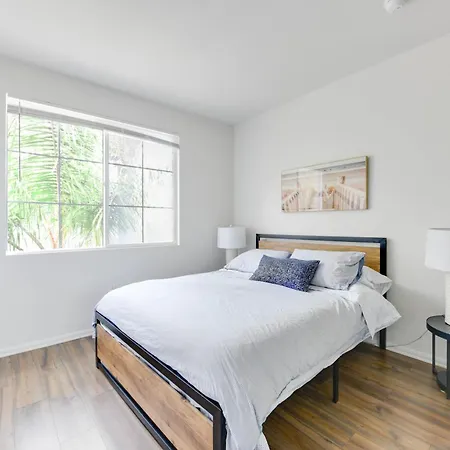 Spacious, Comfortable, And Central Condo Los Angeles Exterior photo