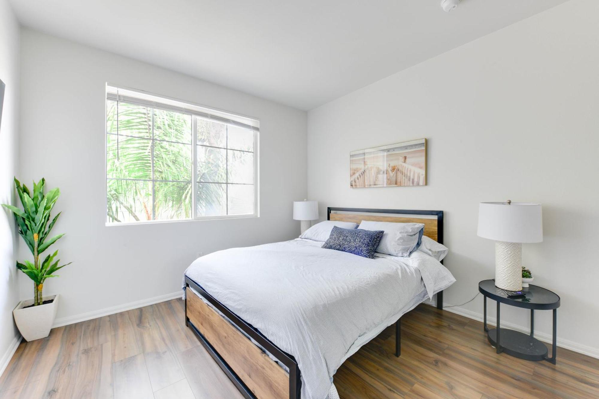 Apartment Spacious, Comfortable, And Los Angeles